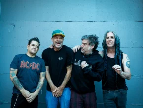 Reseña de A to H. Fuente de la imagen https://eu.nofxmerch.com/