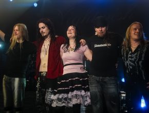 Foto de Anette Olzon con Nighthwish, obra de Ksenia Bramley bajo licencia CC