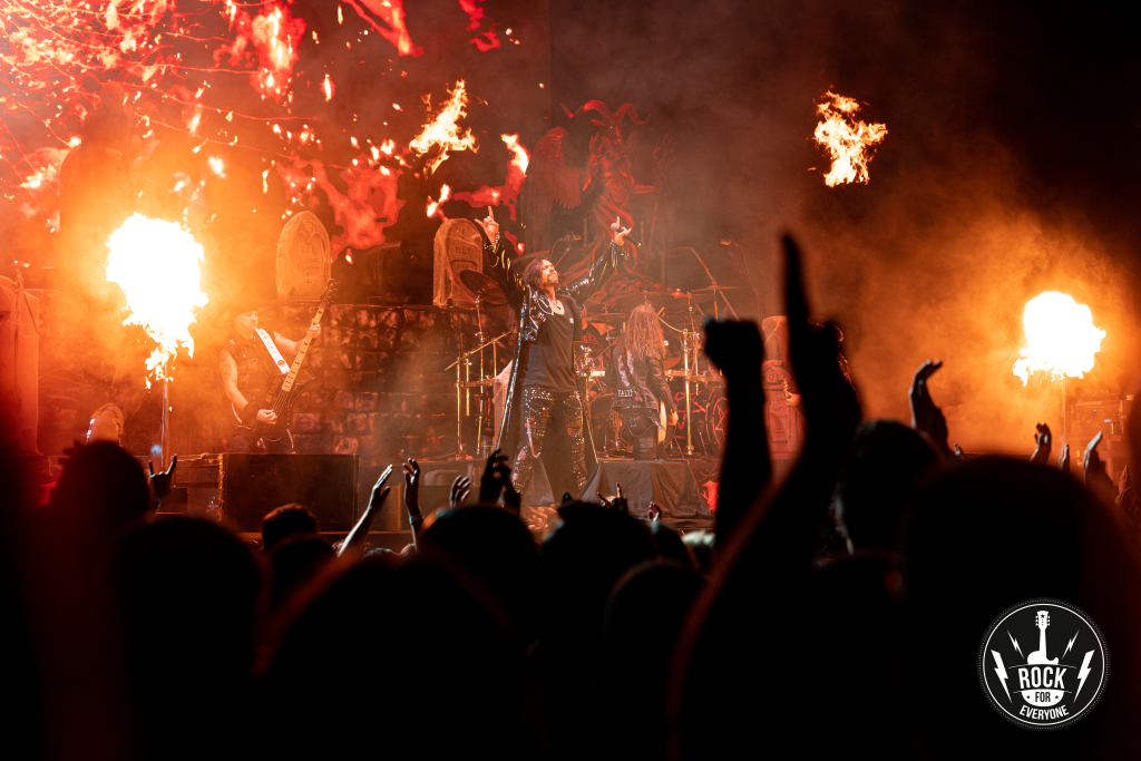 Rafa Blas presentando Malicia como vocalista de Mägo de Oz en Vistalegre 2026