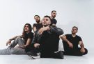 Novelty, la joven banda griega, se presenta con tres temazos