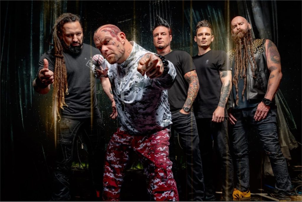 Hoy os traemos la Reseña de Legacy de Five Finger Death Punch. En esta imagen, tenéis foto de la banda