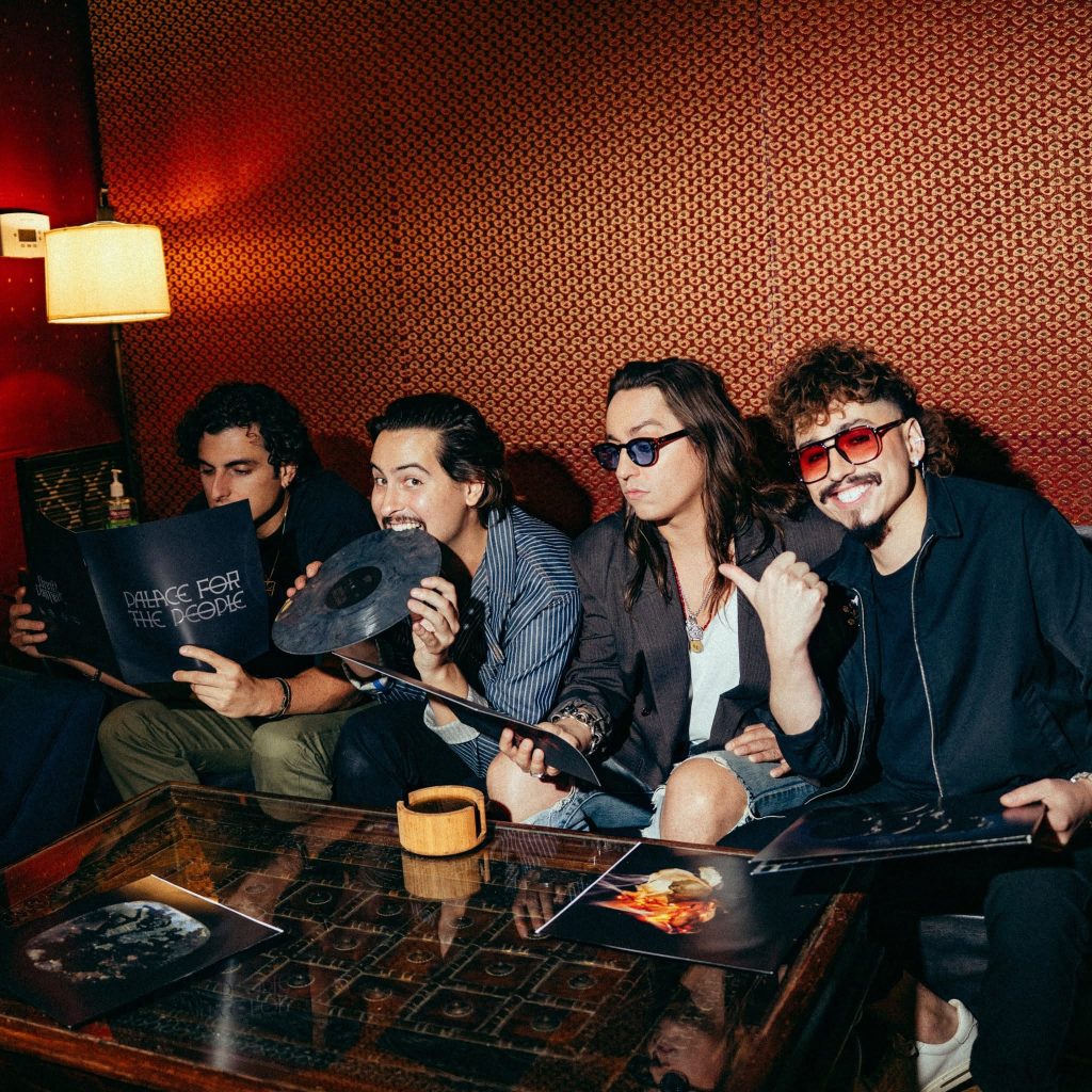 Foto promocional de Palace For The People